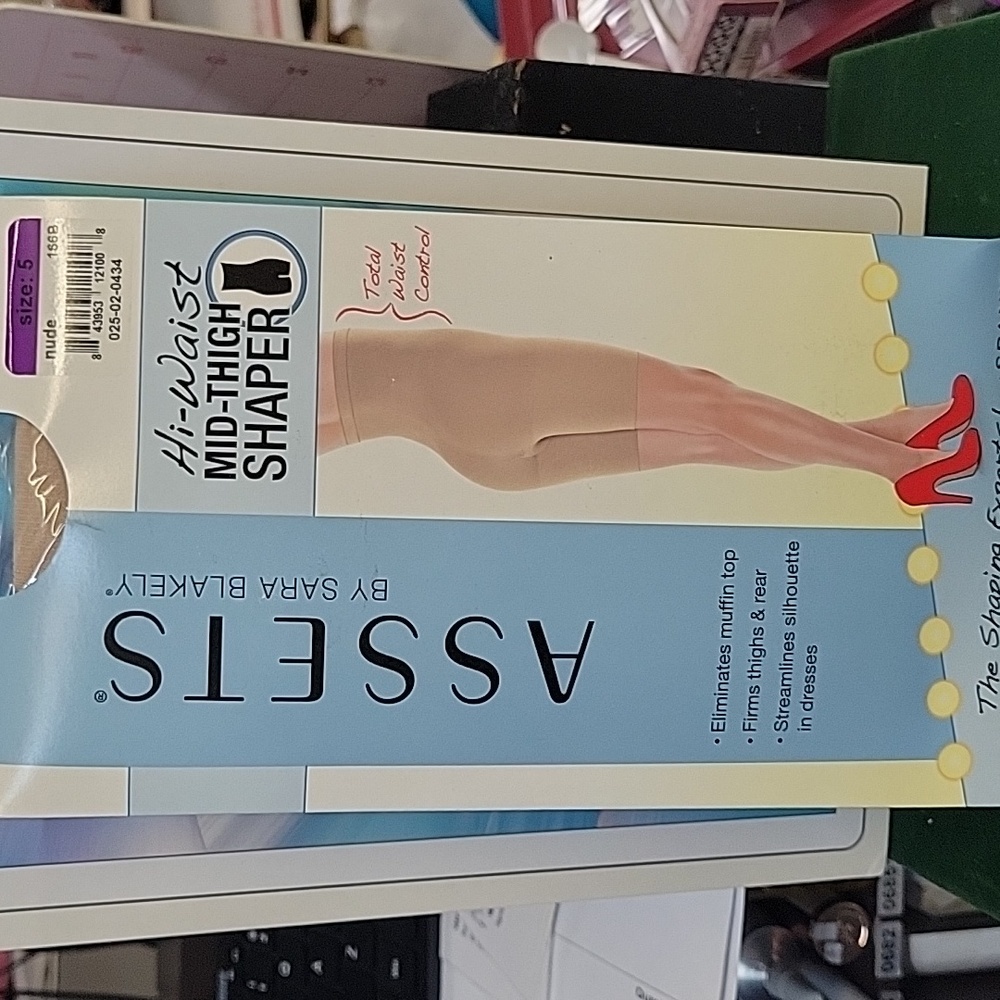 Assets by Sara Blakely Hi-Waist Mid-Thigh Shaper Nude New Size 5